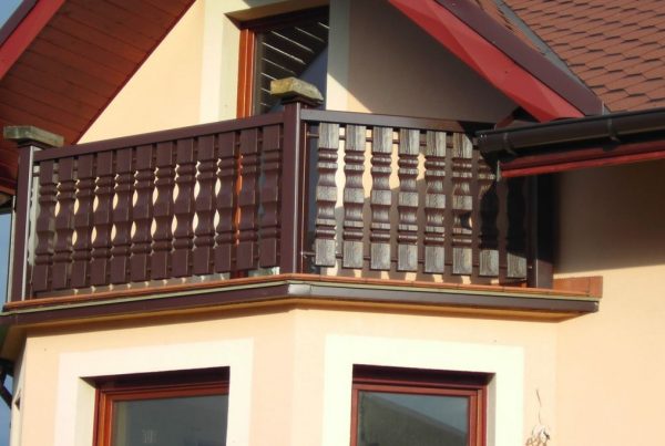 balustrady z plastiku foto za https://ogrodzeniaplastikowe.pl/balustrady-ecowood/